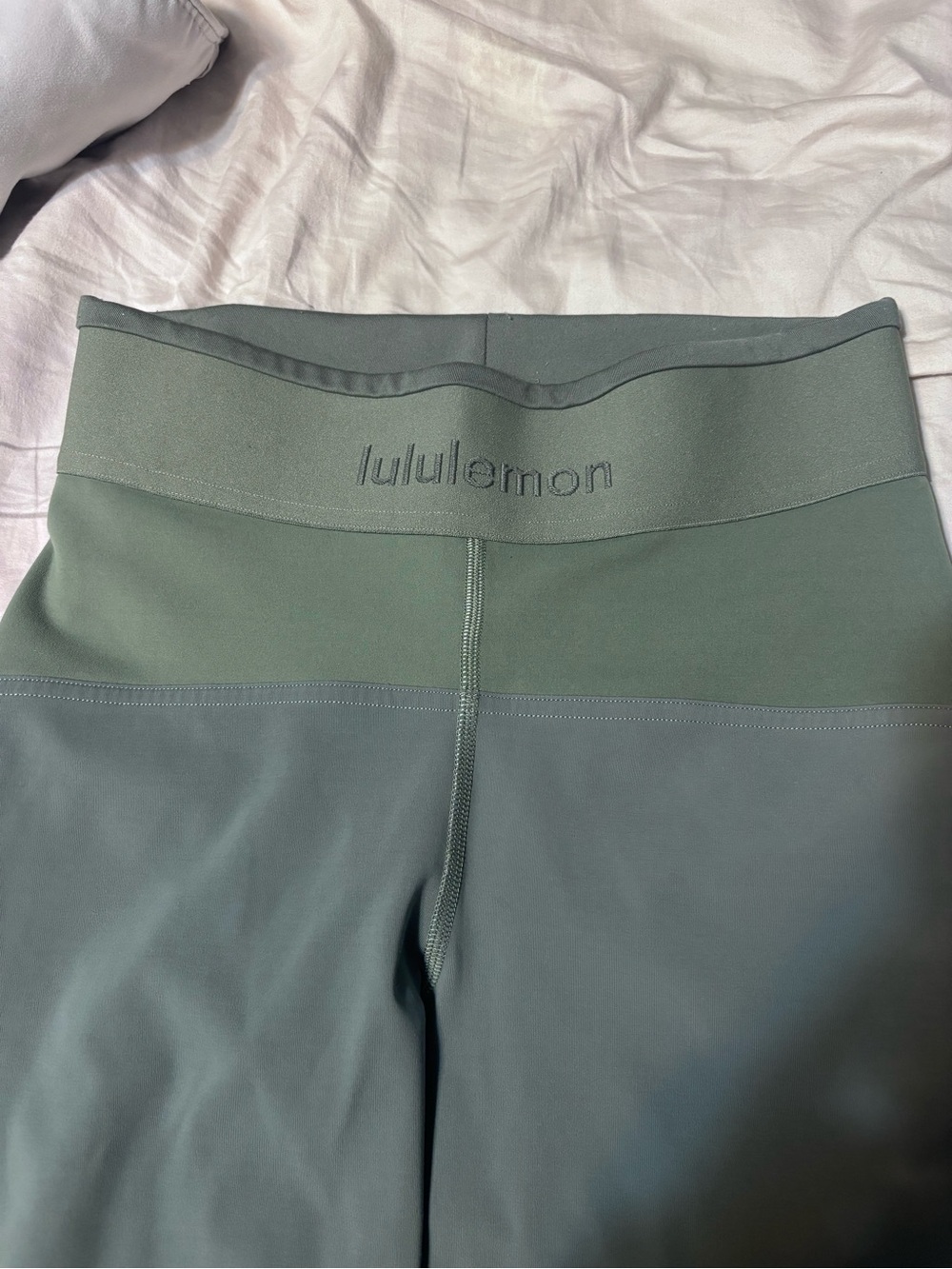 Lululemon License to Train High-Rise Tight gray eucalyptus size 2
